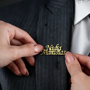 TEMU 맞춤형 멀티 레이어 이름 브로치, 개인화 304 스테인리스 스틸 더블 레이어 이름 핀, 남성용 이름 배지 선물 브로치, 정장 라펠 핀 주얼리 우아한 액세서리, 데일리 웨어 휴일 파티 연회 핀 브로치