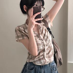 TEMU 이 반팔 셔츠는 빈티지 체크 패턴과 싱글 브레스트 칼라로, 데일리룩에 완벽하며 바디라인을 강조합니다.