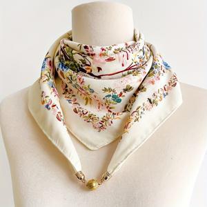 TEMU 100% 비스코 플로럴 프린트 스카프 - 가볍고 따뜻하며 방풍 성격의 숄, 남녀 모두에게 적합하며 핑크 및 멀티컬러의 작은 사각형 디자인과 셀프 타이 클로저가 특징입니다.