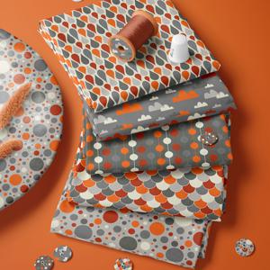 TEMU 오렌지색과 회색의 기하학적 패턴과 빗방울, 구름, 점, 물결과 같은 자연 요소가 결합된 5개 세트입니다. 이 미리 재단된 Fat Eighth 원단 번들은 120그램으로 테이블보와 같은 다양한 프로젝트에 적합합니다.