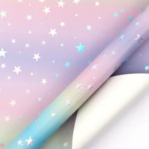 TEMU 핑크, 보라, 파랑, 초록색이 있는 반짝이는 메탈릭 그라데이션 포장지 롤. 흰색 물방울과 별이 특징이며 다양한 디자인으로 제공됩니다. 생일 선물 포장 및 파티 선물 상자 포장에 이상적입니다 (43cm x 300cm).