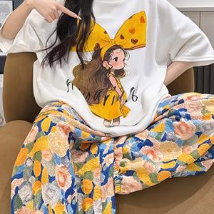 TEMU 노란색 드레스를 입은 귀여운 만화 캐릭터, 노란색 리본이 달린 편안한 캐주얼 세트, 흰색 반팔 상의와 플로럴 바지 - 타버진, 구름 - 아시아 사이즈