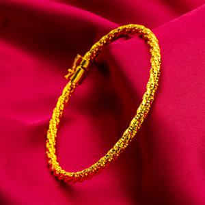 TEMU 여성을 위한 별이 빛나는 하늘의 두꺼운 도금 팔찌. 숨겨진 잠금 장치 디자인으로 더블 보안 제공. 이 별 팔찌는 스태킹에 완벽하며 생일 또는 발렌타인데이에 친구에게 선물하기 좋은 아이템입니다. 다용도 데일리 아이템으로 빛을 내뿜습니다.