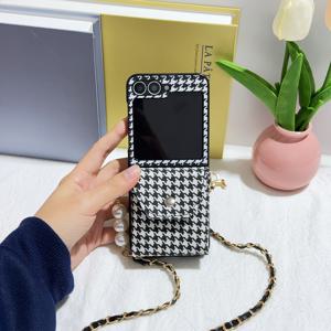 TEMU 휴대폰 케이스 - 뉴 하운드페이스 패턴 카드 홀더 접이식 휴대폰 케이스 (크로스바디 스트랩 포함), 갤럭시 Z 플립 7, 6, 5, 4, 3 호환, 삼성 사용자에게 적합