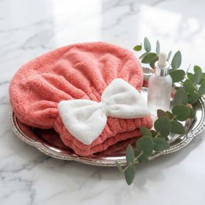 TEMU 여성을 위한 일본 스타일 헤어 드라이 캡. 부드러운 코랄 플리스 소재로 제작되었으며, 뛰어난 흡수력과 빠른 건조를 제공합니다. 긴 머리에 쉽게 감싸서 헤어 드라이어로 인한 열 손상 위험을 제거할 수 있습니다. 편안하고 착용하기 좋습니다.