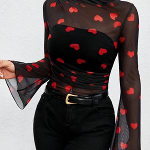 TEMU 발렌타인데이 여성용 하트 모양 시스루 플레어 소매 메쉬 블라우스 상의, 단품, 브ρα/바지 미포함, 통기성 좋고 답답하지 않음, 여성을 위한 우아하고 패셔너블한 디자인, 편안하고 피부 친화적, 음악 축제, 이드, 신학기, 봄가을에 적합, 파티와 연회에 어울림, 코트/트렌치 코트와 잘 어울림, ASD1