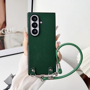 TEMU 휴대폰 케이스: 단색 고급 광택 질감의 다섯 가지 색상 휴대폰 케이스, 짧은 상단 핸들 스트랩 포함. 삼성 갤럭시 Z Fold3, Z Fold4, Z Fold5, Z Fold6, Z Fold7에 적합. 창의적이고 미니멀하며 니치한 디자인의 풀커버 낙하 방지 보호 케이스