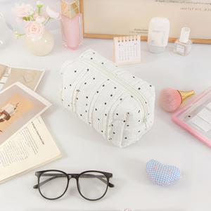 TEMU 여성을 위한 스위트 레이스 폴카 도트 패턴 메이크업 가방, 귀엽고 대용량의 다기능 휴대용 메이크업 가방 세트. 여행용 메이크업 가방, 필통, 동전 지갑, 수하물 정리함으로 사용 가능. 립스틱, 생리대, 동전, 열쇠, 헤어핀 및 기타 소품 수납 가능. 친한 친구를 위한 훌륭한 새해, 휴일, 생일 선물