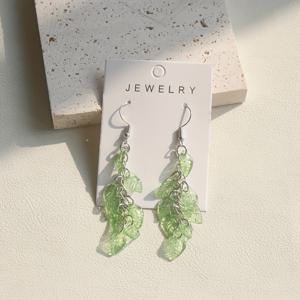 TEMU 여성용 1쌍 보호-시크 그린 리프 롱 아크릴 댕글 귀걸이 - 우아하고 스타일, 스테인리스 스틸 후크, 휴가 파티 및 축제에 이상적, 보호 귀걸이