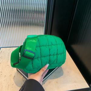 TEMU 여성용 숄더백, 가을 겨울용 다용도 로마스 퍼프 숄더백, 대용량, 핸드백 및 숄더백 겸용. 도파민 컬러 매칭, 한국식 걸리백, 데일리 커뮤트 및 휴가용. 블랙, 화이트, 핑크, 로즈 레드, 블루, 옐로우, 브라운, 그린 8가지 컬러 옵션