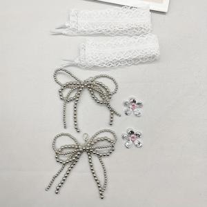 TEMU 6개 세트 블랙 화이트 레이스 신발끈 장식 바로크 스타일 인조 비즈 실버 보타이 신발 펜던트 장식 레진 블링 라인스톤 백조 신발끈 참 탈부착 가능한 꽃 신발 클립 DIY 액세서리 여성 스니커즈 부츠 생일 파티 선물, 신발 장식,DIY 신발,우아한 신발 클립,라인스톤 장식,수공예 장식,비즈 디테일,장식용 레이스,패션 애호가,그녀를 위한 선물