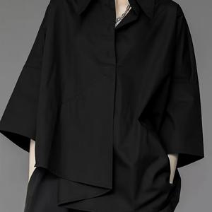 TEMU 여름/가을을 위한 여성용, 모델 LL425의 유니크하고 스타일리시한 루즈핏의 불규칙한 블랙 셔츠. 게으른 분위기를 연출합니다.