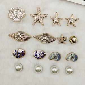 TEMU 16개 ABS 수지 골드 럭셔리 오션 해양 스타일 조개 신발 장식품 블링 라인스톤 호록 신발 장식 탈착식 인조 비드 신발 추가 다기능 신발 클립 여성 샌들 슬라이드 생일 파티 선물