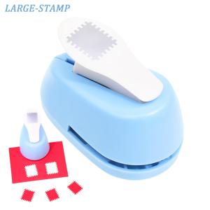 TEMU 1개 종이 펀치 및 엠보싱 도구, 보더 DIY 스탬프/별 모양 핸드헬드 펀치, 엠보싱 머신, 수동 엠보싱 장식 펀치, 스크랩북, 저널링, 스탬프 카드 제작, 사진, 스크랩북 용품, 저널 장식, 꽃 장식, 내구성 있는 플라스틱, 수제 DIY, 종이 공예 도구, 창의적인 선물