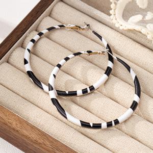 TEMU 2개 세트 기하학 프린트 블랙 앤 화이트 패턴 라운드 얇은 후프 귀걸이, 동물 프린트 얼룩말 패턴 얇은 후프 귀걸이, 여성 캐주얼 파티 다용도 후프 귀걸이