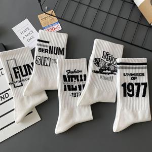 TEMU 1977 레터스 트렌드 남성용 미드 튜브 양말 5켤레, 스타일리시하고 편안한 남성 스타킹, 캐주얼 복장 및 학생용 양말