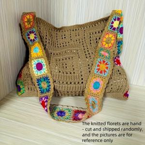 TEMU 스타일의 부드러운 니트 원숄더 백. 폴리에스터 섬유로 제작되었으며, 메쉬 디자인의 바디가 특징입니다. 휴대폰, 립스틱 및 기타 개인 소지품을 수납할 수 있으며, 안감, 지퍼 또는 버튼 잠금 장치가 없습니다.