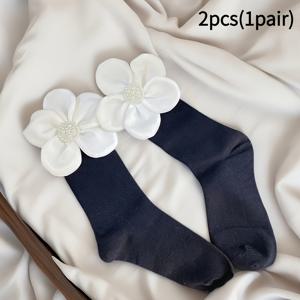 TEMU 귀여운 미드-카프 스타일의 스타듀 펄 꽃무늬가 돋보이는 양말 한 쌍입니다. 부드러운 플로럴 디자인으로, 독특하게 제작되었으며 통기성이 좋고 냄새가 나지 않으며 편안하고 부드러워, 어떤 의상에도 스타일리시하게 어울립니다.