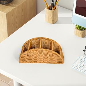 TEMU 빌리어드 큐대, TV 리모컨, 화장 브러시, 사무용품 등을 정리할 수 있는 러스틱 팜하우스 스타일의 다목적 데스크 오거나이저입니다. 거실, 침실, 사무실에 어울리는 세련된 위커 수납함으로, 내구성이 뛰어나며 고급스러운 직조 패턴을 자랑합니다. 가정 정리를 위한 튼튼한 구조의 위커 바구니, 선반 바구니, 홈 오거나이저입니다