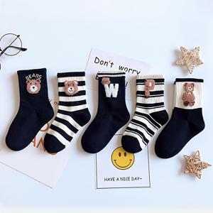 TEMU 남아 여아 공용 한국 스타일 만화 곰 미디 카프 양말 5켤레 세트. 부드러운 골지 소재로 제작되어 편안함과 재미를 모두 제공합니다. 스니커즈, 로퍼 또는 스트리트 스타일 의상과 함께 입히면 좋으며, 당신의 룩에 장난기 넘치는 터치를 더해줍니다.