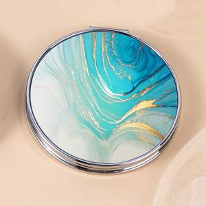 TEMU 화려한 휴대용 디자인의 수채화 포켓 거울, 별이 빛나는 하늘을 그린 휴대용 양면 접이식 원형 메이크업 거울. 이 미니 양면 메이크업 거울은 접을 수 있어 학생들에게 편리함을 제공합니다.