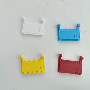 TEMU 4개 힌지형 휴대용 밑단 정리 도구 | 4가지 사이즈 (1.5mm/2mm/3mm/4mm) 포함, 펑크 방지 디자인, 양면 가이드 핀, 레버 디자인, 매트릭스 미끄럼 방지 범프, 측면 위치 결정 스케일 | 인체공학적 패브릭 스피드, 튼튼한 힌지