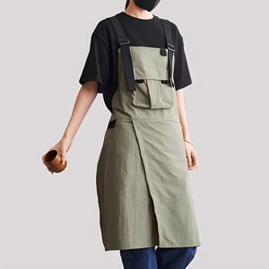 TEMU 트렌디한 멜빵 디자인의 기능성 작업 앞치마. 남녀 공용 슬릿 디자인, 다양한 공구 포켓이 장착되어 바리스타 및 미용사에게 적합합니다.
