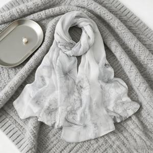 TEMU 1개 여성용 100% 멀베리 실크 스카프, 우아한 잉크 연꽃 잎 프린트 시어 숄, 자연스러운 피부 친화적 & 통기성 좋은 부드러운 랩, 가벼운 사계절 활용 가능한 패션 액세서리 (일상 통근, 여행용)