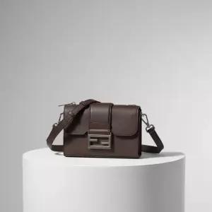 펜디 DOUBLE BAGETTE 7VA649 APDR F0H3A) 더블 바케트 백)