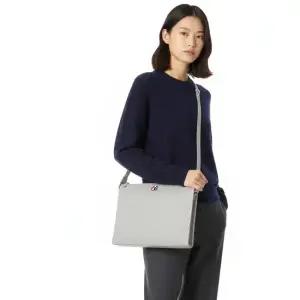 톰브라운 페블 그레인 4바 크로스바디 도큐먼트 홀더 UAG177A L0090 055)