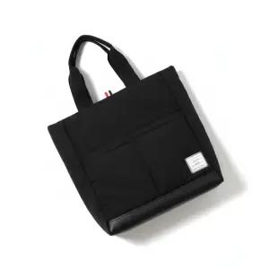 톰브라운 26SS 폴리 트윌 포켓 토트 UAG228A 07259 001)