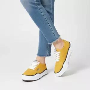 미하라야스히로 베이커 OG 솔 캔버스 로우탑 스니커즈 A02FW704 YELLOW)