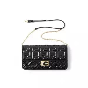 펜디 26SS WALLET ON CHAIN PATENT LEATHER FF BAG 8M0498 AW5O F0KUR) 체인 유광 레더 지갑 숄더백)