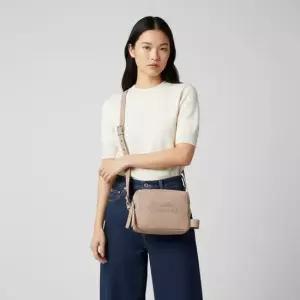 비비안웨스트우드 26SS CARRIE CAMERA BAG 4602000JU L00DQ C402) 캐리 카메라 백)