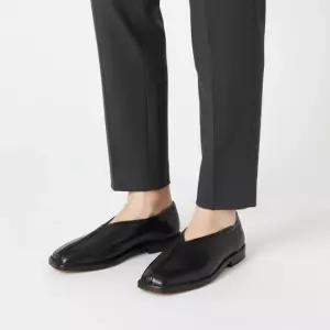르메르 LEMAIRE 26SS FLAT PIPED SLIPPERS FO0291 LL0023 096) 플랫 파이프 슬리퍼)