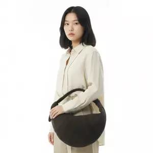 르메르 LEMAIRE 26SS FORTUNE CROISSANT BAG BG0071 LL0189 007) 포춘 크루아상 백)