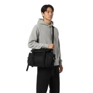 MAISON MARGIELA 26SS 하이 테크 스몰 메신저백 SB1WG0078 P6763 T8013)