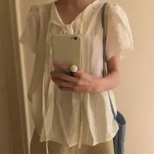 [메이비베이비] Lisse Blouse (2colors)