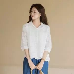 [마담4060]엄마옷 마담4060 블라우스 여성 데일리 [내추럴포엠]펀칭레이스카라 -YBL2604078-