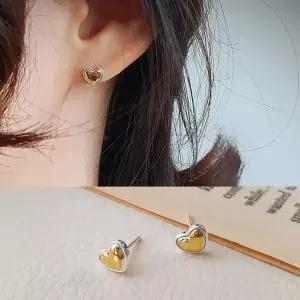 [하프클럽/]여자 데일리 데이트룩 러블리 투톤 하트 미니 스터드 귀걸이
