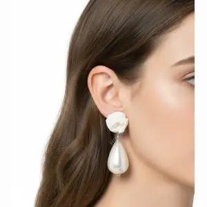 YVMIN X SHUSHUTONG Paper Ball Pearl Pendant Earrings (25940WHT00DN2 WHITE) (위민X 페이퍼 볼