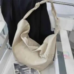 가방 여성패션가방 제니 호보백 휘뚜루마뚜루 퍼니 직장인 호보숄더백 여성크로스가방 보부상 대학생