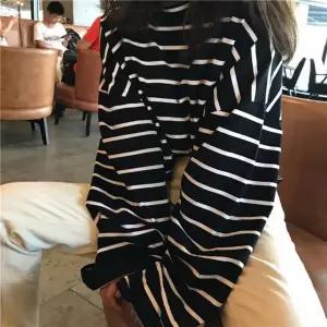[하프클럽/]스트라이프 루즈핏 크롭 긴팔 여성 티셔츠