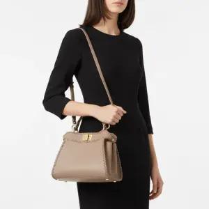 펜디 PEEKABOO MINI BAG 8BN244 AYD3 F19P8) 피카부 미니 백)