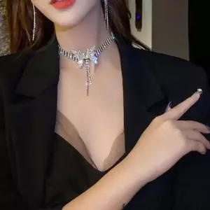 [하프클럽/]여성 큐빅 나비 드롭 귀걸이와 목걸이 세트