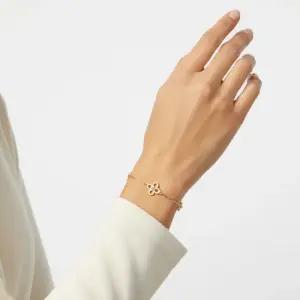 토리버치 26SS KIRA CLOVER BRACELET 153713-720) 키라 클로버 체인 브레이슬릿)