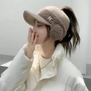 스키장 여성 털모자 골프 포니테일 겨울 귀달이 모자