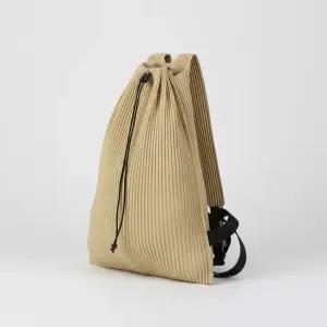 이세이미야케 POCKET 1 KNAPSACK HP46AG417 51) 플리츠 포켓 1 백팩)