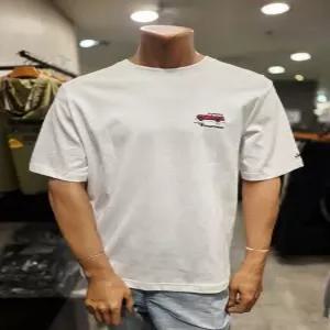 남녀공용 자동차 와펜 루즈핏 반팔티셔츠 JQ2TSU220_epc
