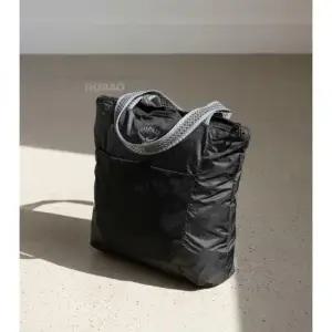 오스프리 MUST IT_ 26SS Ultralight Stuff Tote 울트라라이트 스터프 토트 Black)